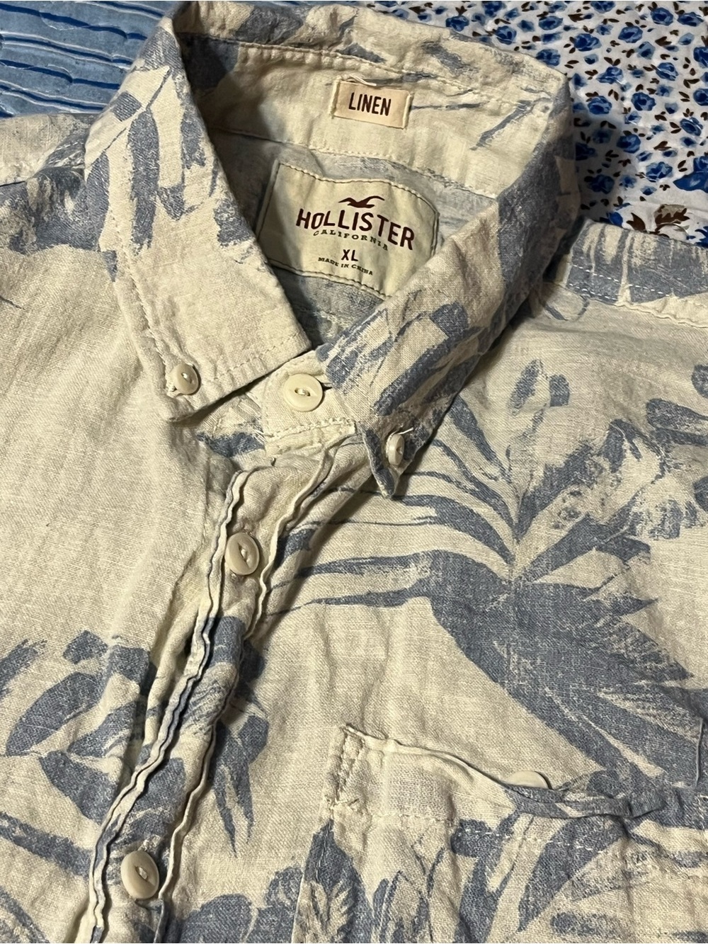 Holister Men’s XL Floral Pattern Mens Linen Button Down Shirt
